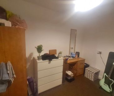 4 Bed - 25 Park View Road, Burley, Leeds - LS4 2LG - Student - Photo 4
