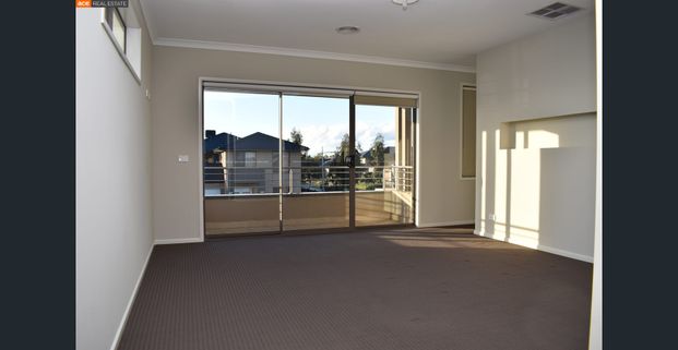 Elegant Family Home in an Enviable Location...!!! - Photo 1