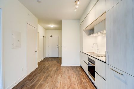 For Lease - 2 David Eyer Drive Unit# 722, Richmond Hill, Ontario - Photo 4