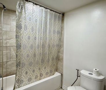 For Lease - 402 Fernleigh Circle, Richmond Hill, Ontario - Photo 5