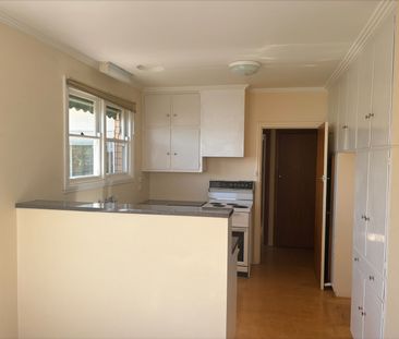 Neat family home with gardener included - Photo 6