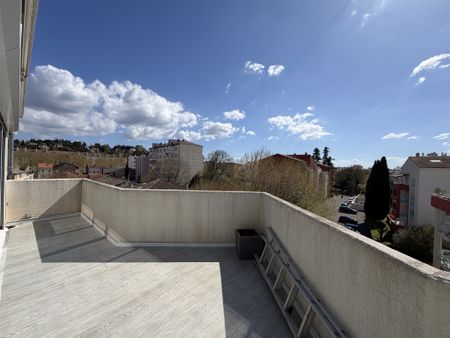 Location Appartement 4 pièces 140m² MONTELIMAR 26200 - Photo 4