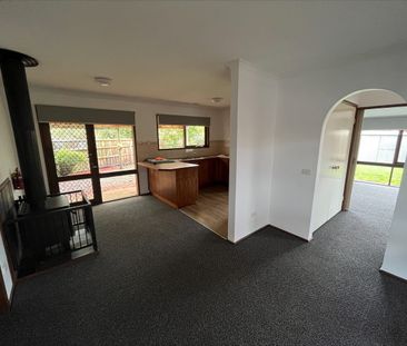 Renovated Home Just A Short Stroll From Mid Valley Shopping Centre - Photo 1