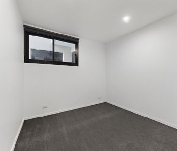 Modern 2-Bedroom Apartment with Private Terrace - Photo 3