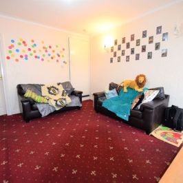 2 bedroom House in Manor Avenue, Leeds - Photo 1