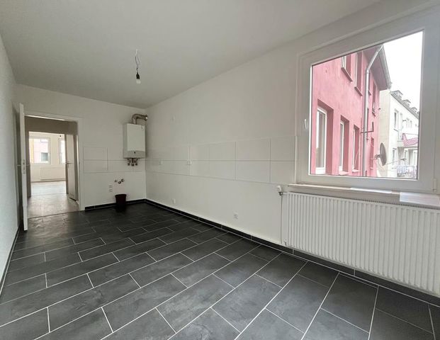 Schöne 2-Zimmer-Wohnung mit großer Küche! - Photo 1