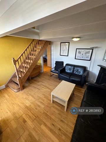 4 bedroom flat to rent - Photo 3