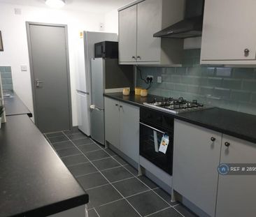 1 bedroom in a house share to rent - Photo 3
