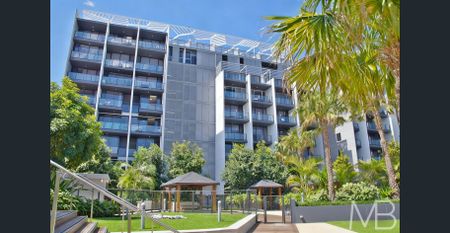 SPACIOUS STUDIO WITH ULTRA CONVENIENCE - Photo 4