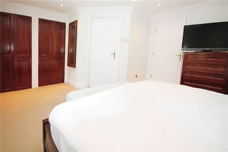 Ferry Lane, Wraysbury, Staines-upon-Thames, Berkshire, TW19 6HG - Photo 5