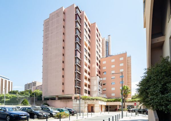 Arrendamento de apartamento T3 - sete rios em condomínio com piscina