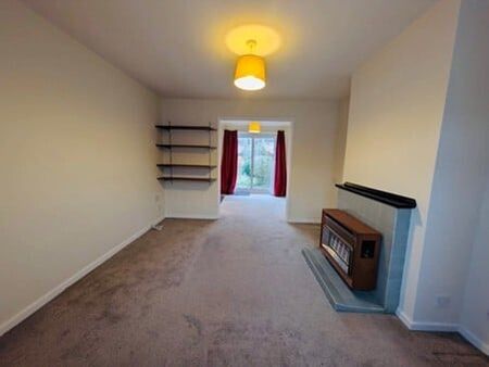 Tilgate 3 bedroom house to rent - Photo 2