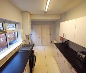 4 bedroom terraced house to rent - Photo 6