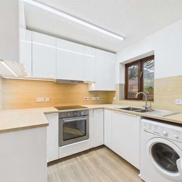 Field End Road, Halton, Leeds, LS15 - Photo 1