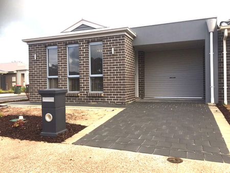 Beautiful Modern Home - Photo 3