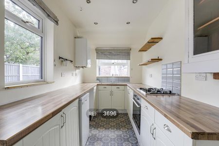 3 bedroom semi-detached house to rent - Photo 4