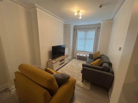 19 Sandhurst Drive, Stranmillis, Belfast, BT9 5AY - Photo 2