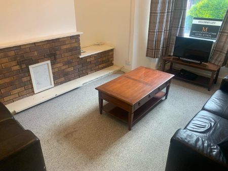 4 bedroom terraced house to rent - Photo 4