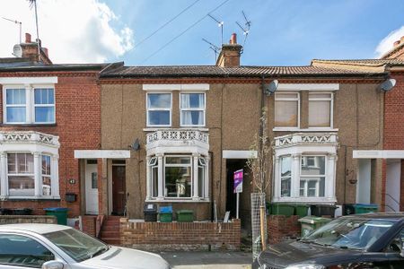 3 bedroom terraced house to rent - Photo 5