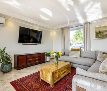 3 bedroom Bungalow To Let - Photo 2