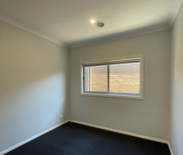 IDEAL FAMILY Home in Tarneit - Photo 5