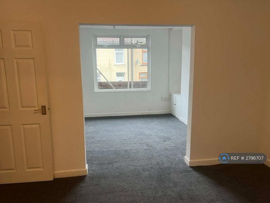 4 bedroom terraced house to rent - Photo 1