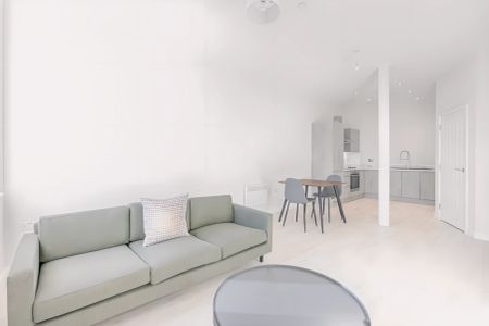 1 Bedroom - Photo 2