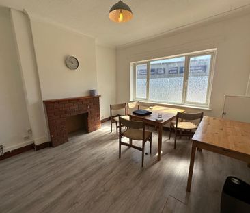 3 bedroom semi-detached house to rent - Photo 6