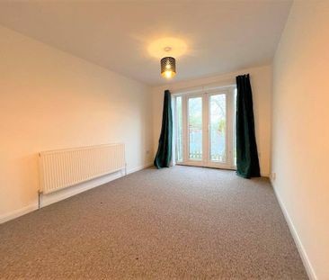Two bedroom house close to Grange Hill Station- 1950 pcm - Photo 1