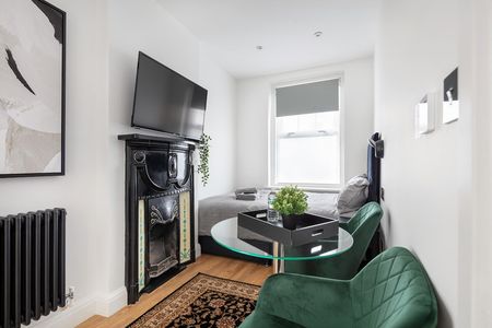 Cricklewood Lane - Photo 3