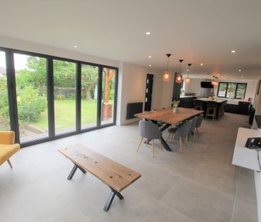 4 Bedroom Detached House, Chester - Photo 2