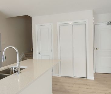 For Lease - 821 Arcadian Private, Kanata, Ontario - Photo 3