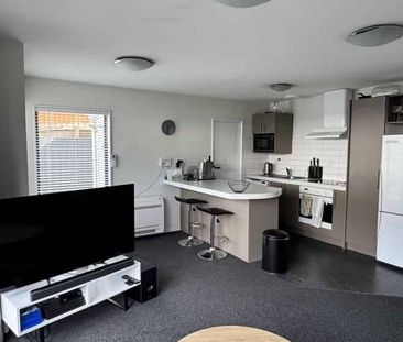 Charming Two-Bedroom Apartment for Rent in Merivale - Photo 2