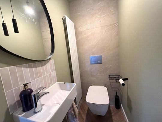 5 bedroom mid terrace to let - Photo 1