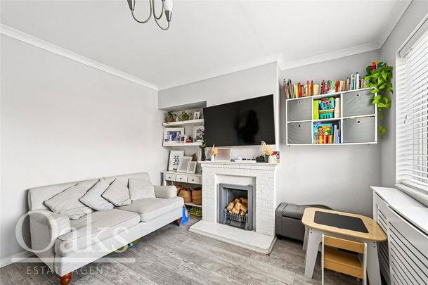3 bedroom semi-detached house to rent - Photo 1