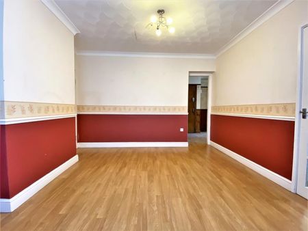 3 bedroom House To Let - Photo 2