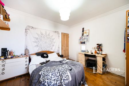 3 bedroom house to rent Stansted Road, PO5 - Photo 3