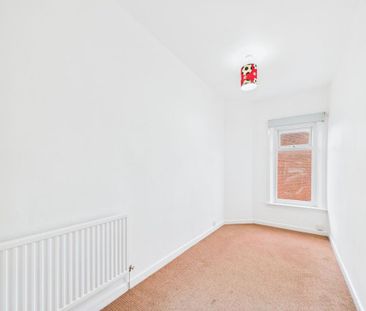 2 bedroom end of terrace house to rent - Photo 2