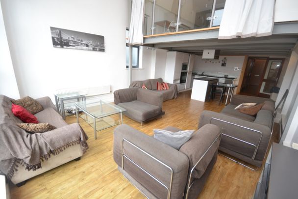 References Pending - 2 bed Apartment - Photo 1