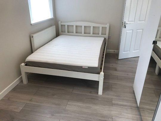 8 bedroom house to rent - Photo 1