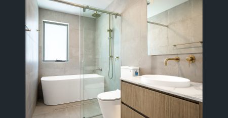 Renovated luxurious family home moments from Maroubra Beach - Photo 2