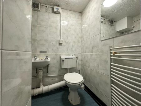 1 bedroom in a house share to rent - Photo 4