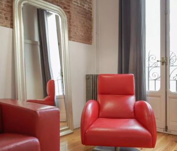 Chic 1-bedroom apartment with AC for rent near Metro in Madrid's historic city center - Photo 2