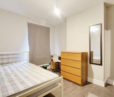 4 bedroom semi-detached house to rent - Photo 5