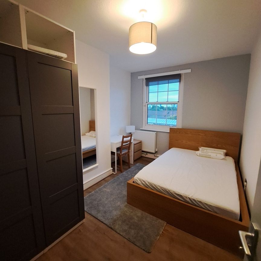 Room in a Shared Flat, Block H, SE5 - Photo 1