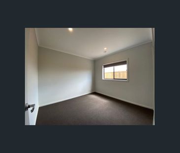 Modern Family Home in Lara VIC with 4 Bedrooms - Photo 3