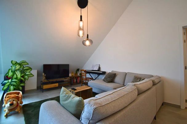 Verzorgd appartement met 2 slaapkamers en terras te huur nabij het centrum van Sint-Pieters-Leeuw - Photo 1