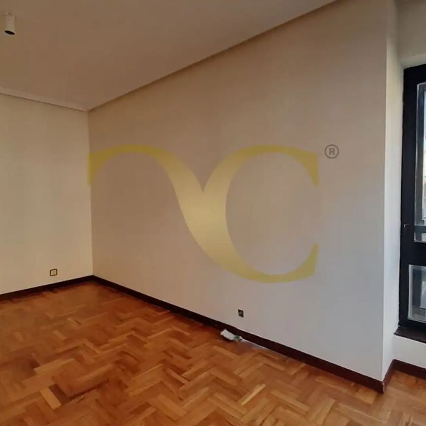 Piso de alquiler en Calle Campoamor, Salesas - Foncalada - Campoamor - Foto 1