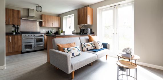 8 Bedroom house 5 with ensuite 3 rooms share 1 bathroom Room 3 - Photo 2