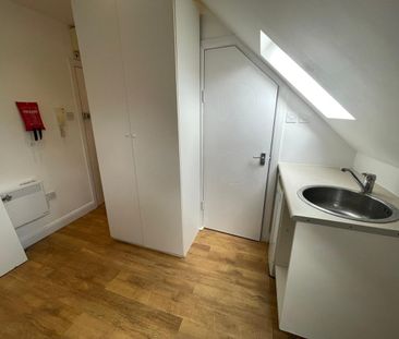 Studio Flat, Leeside Crescent, NW11 - Photo 4